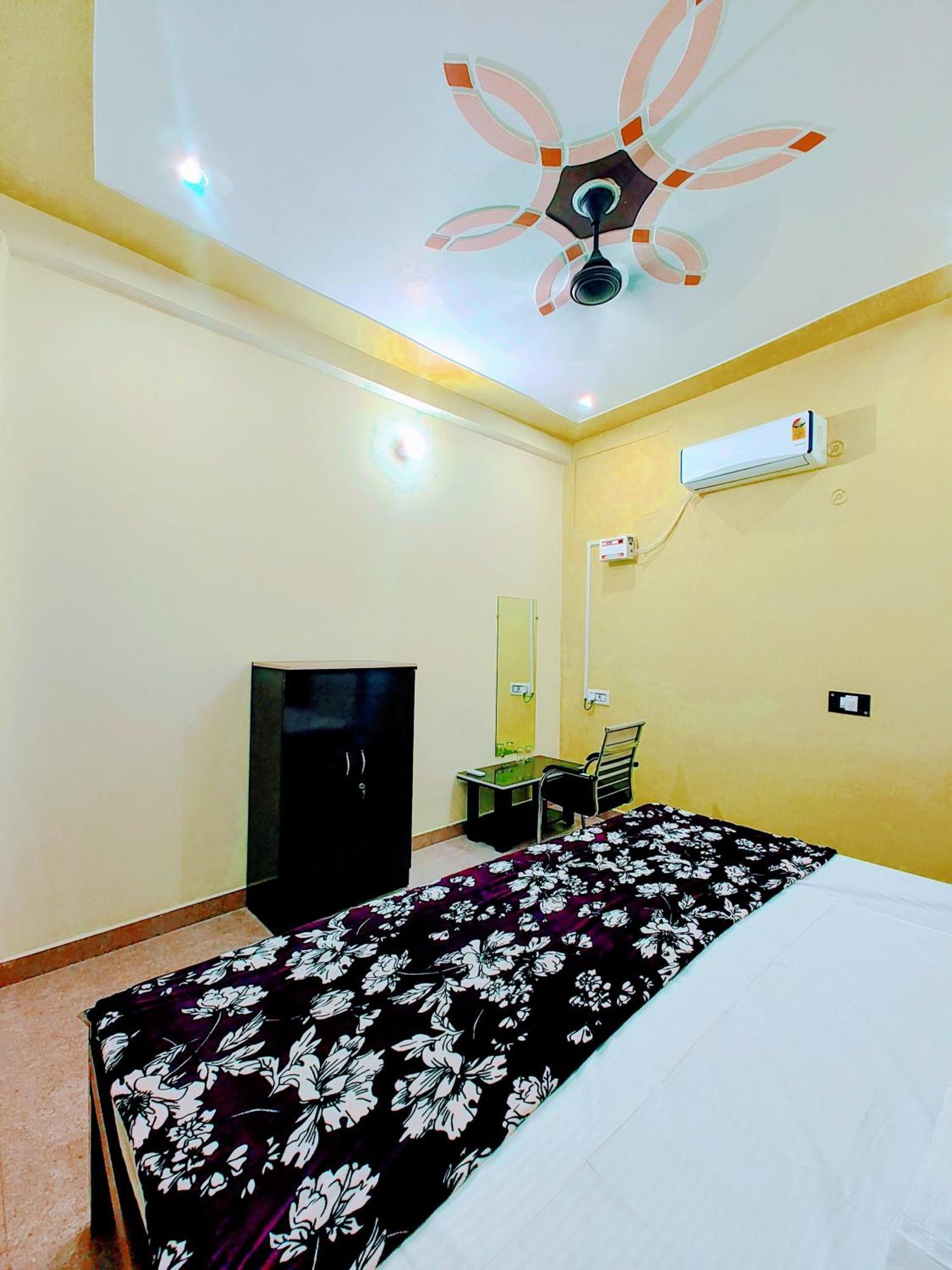 Hotel Raghukul Ayodhya Exterior foto